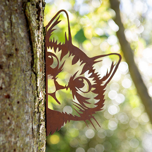 Peeking cat garden decoration - side view