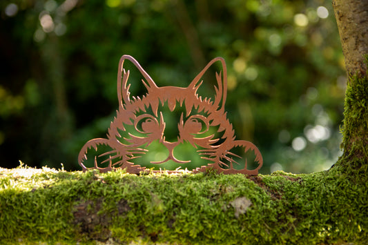 Peeking cat garden decoration - front view