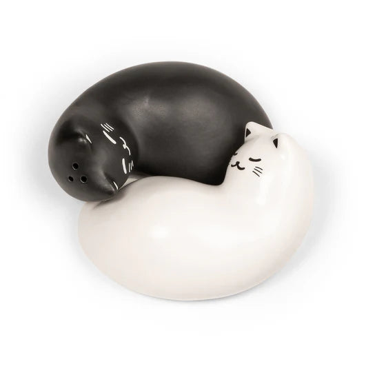 Cat salt and pepper shakers