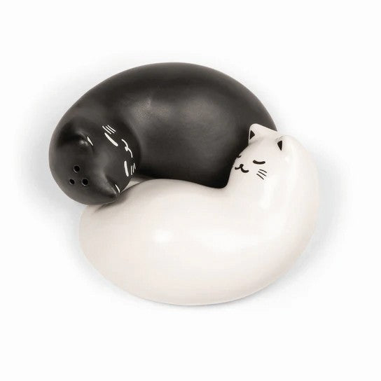 Cat salt and pepper shakers