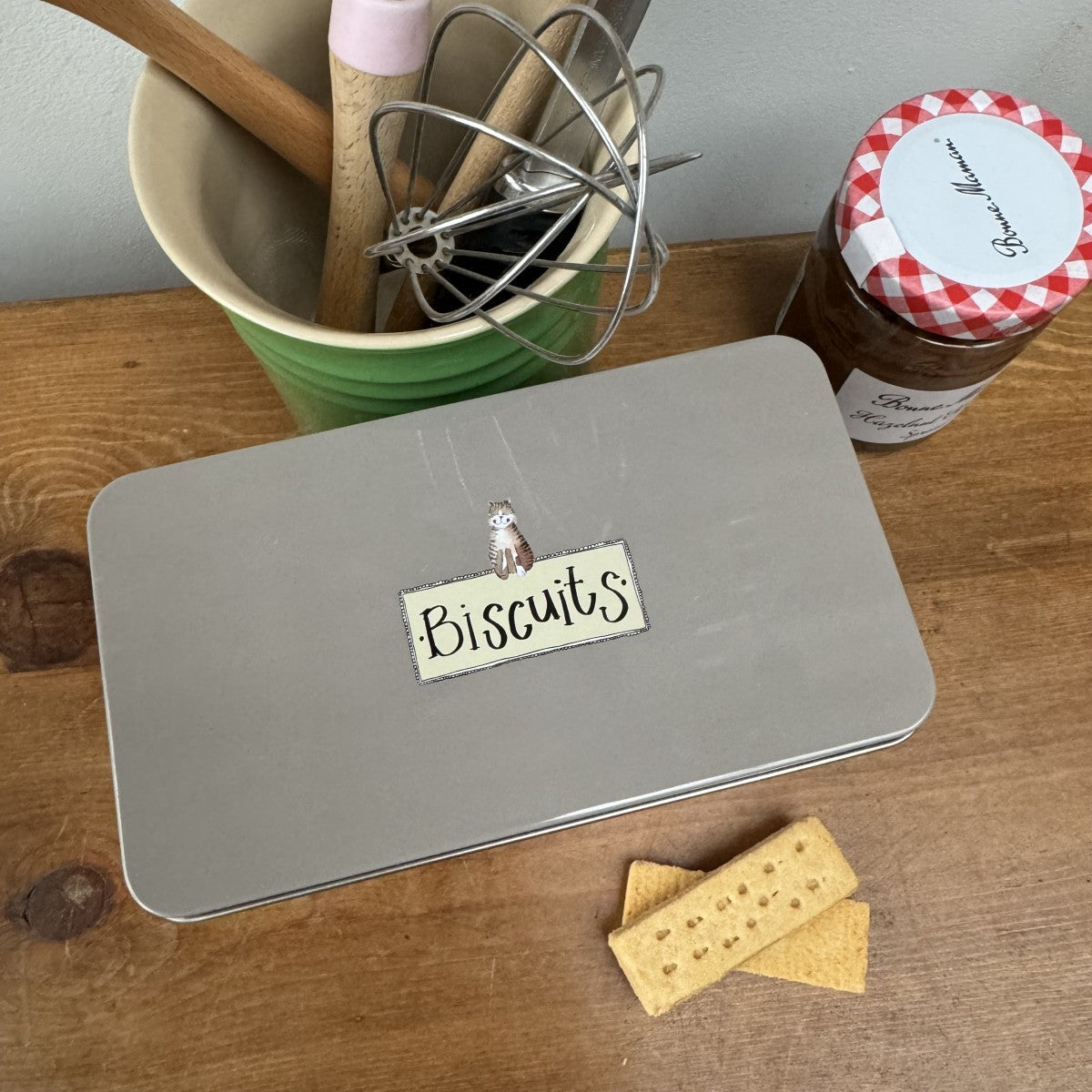 Marvellous moggies biscuit tin