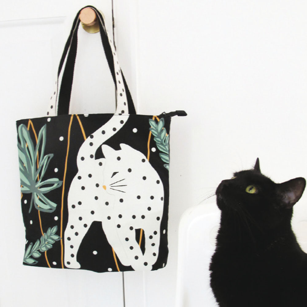 Feline tote bag