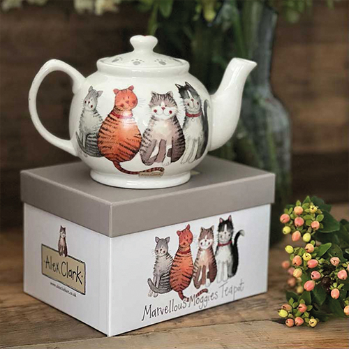 Marvellous moggies teapot