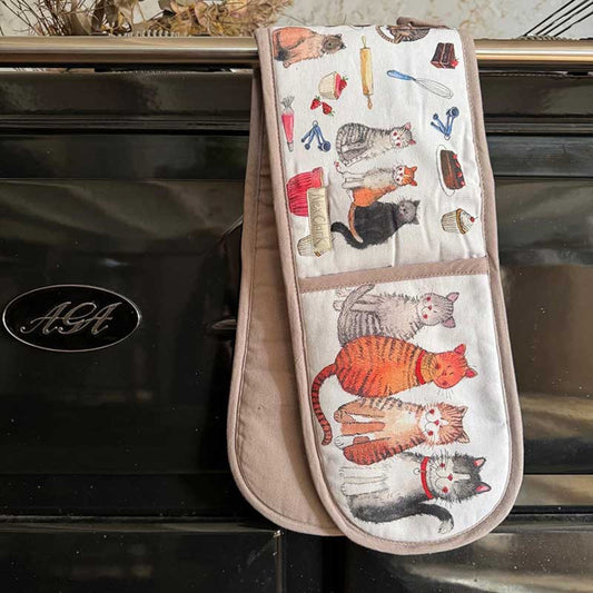 Cats and cakes oven gloves