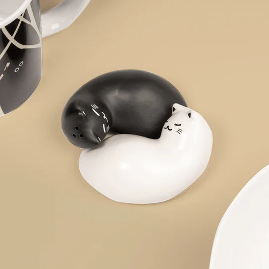Cat salt and pepper shakers