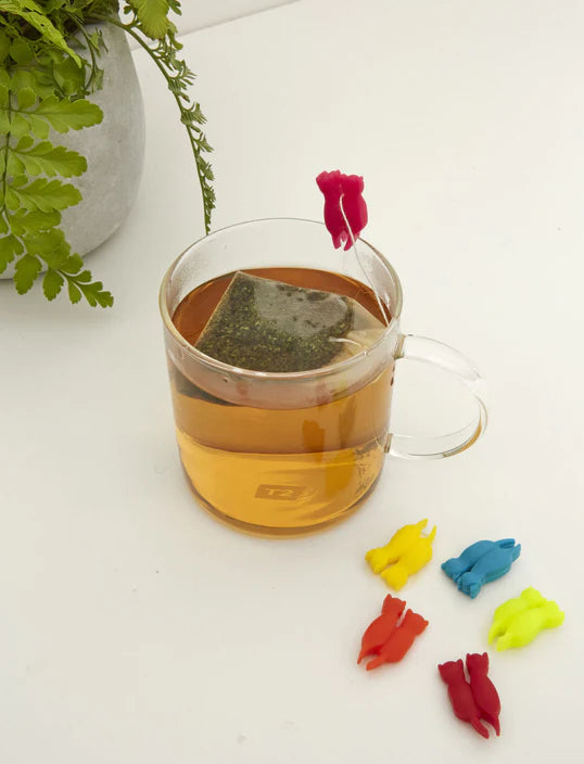Rainbow cat drinks markers