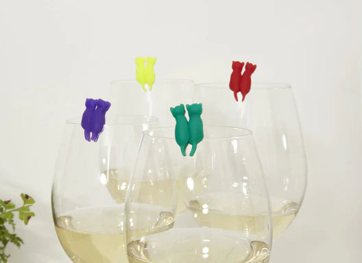 Rainbow cat drinks markers