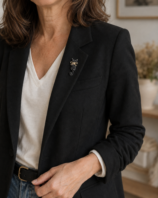 Black cat brooch
